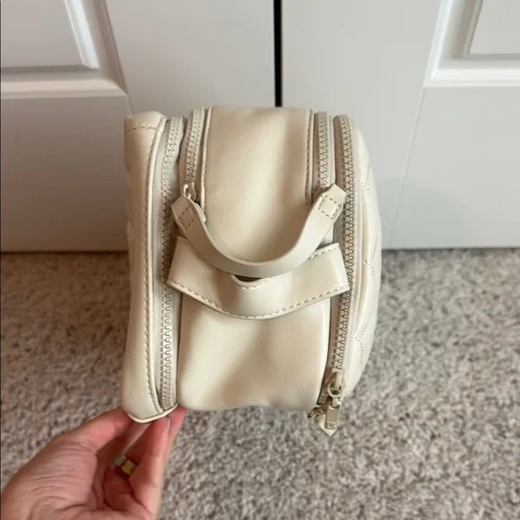 Buffbunny Quilted Cosmetic Case - Picture 4 of 11